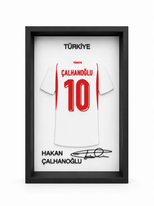 Hakan Çalhanoğlu imzalı özel tasarım dekoratif forma çerçevesi 1